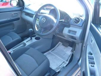 2004 Mazda Demio Images