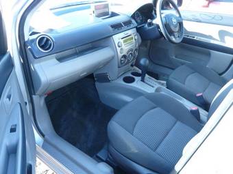 2004 Mazda Demio Pictures