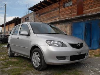 2004 Mazda Demio Pictures