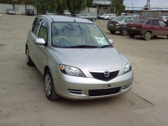 2004 Mazda Demio Pictures