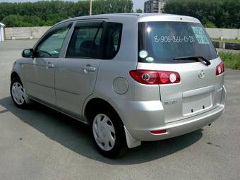 2004 Mazda Demio Pictures