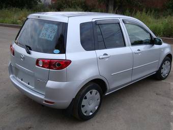 2004 Mazda Demio Pictures