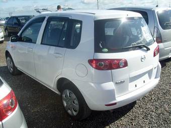 2004 Mazda Demio Photos