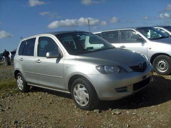 2004 Mazda Demio Pictures