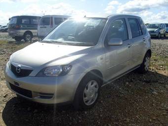 2004 Mazda Demio Photos