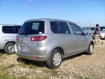 2004 Mazda Demio Pictures