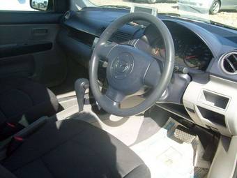 2004 Mazda Demio Photos