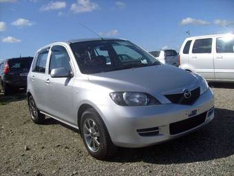 2004 Mazda Demio Photos