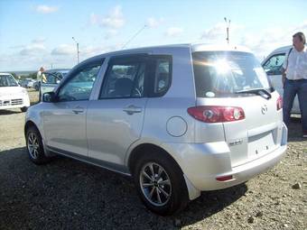 2004 Mazda Demio Pictures