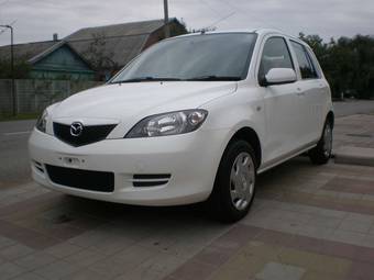 2004 Mazda Demio Pictures