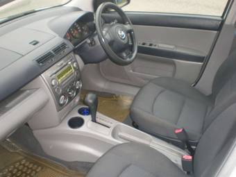 2004 Mazda Demio Photos