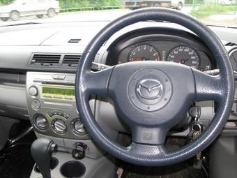 2004 Mazda Demio Photos