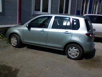 2004 Mazda Demio Pictures