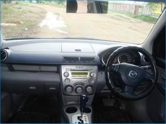 2004 Mazda Demio Pictures