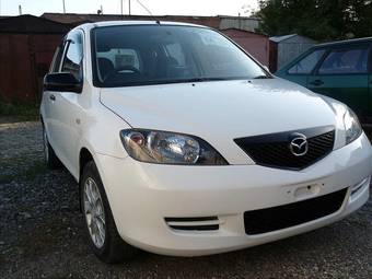 2004 Mazda Demio Pictures