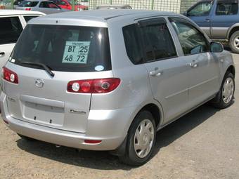 2004 Mazda Demio Photos