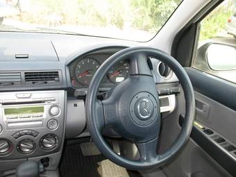 2004 Mazda Demio Pictures