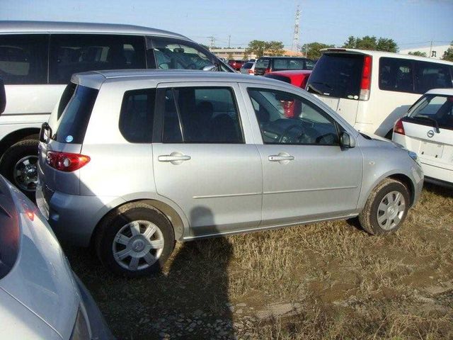 2005 Mazda Demio
