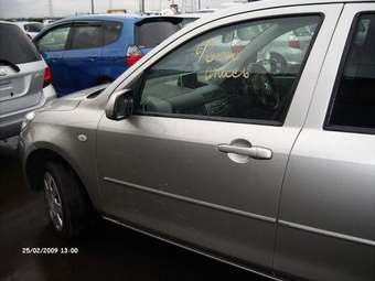 2005 Mazda Demio Photos