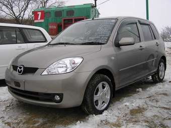 2005 Mazda Demio Photos