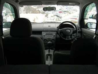2005 Mazda Demio Images