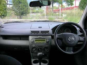 2005 Mazda Demio Photos