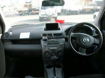 2005 Mazda Demio Pictures
