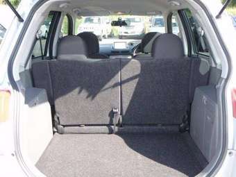 2005 Mazda Demio Photos