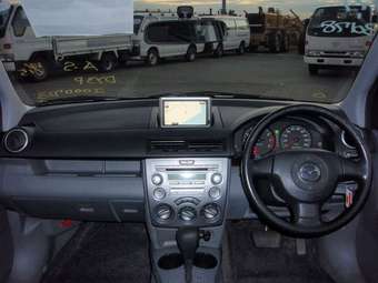2005 Mazda Demio Images