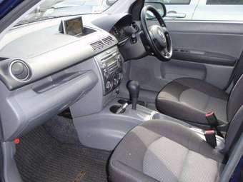 2005 Mazda Demio Photos