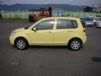 2005 Mazda Demio Pics