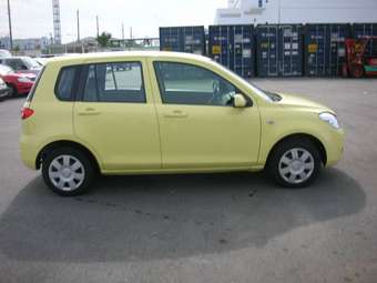 2005 Mazda Demio Photos