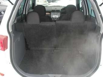 2005 Mazda Demio Pictures