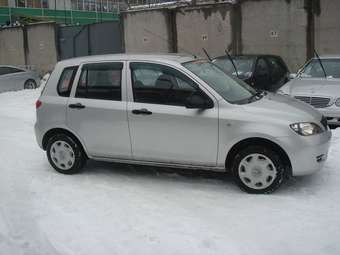 2005 Mazda Demio Photos