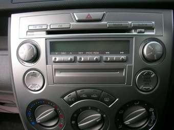2005 Mazda Demio Pictures