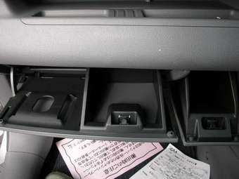 2005 Mazda Demio Photos