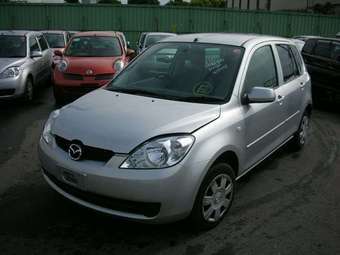 2005 Mazda Demio Pictures