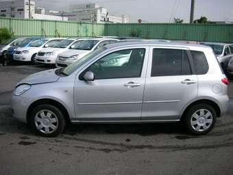 2005 Mazda Demio Photos