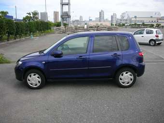 2005 Mazda Demio Photos