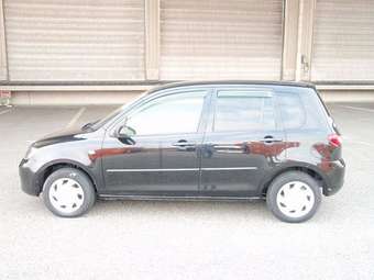 2005 Mazda Demio Photos