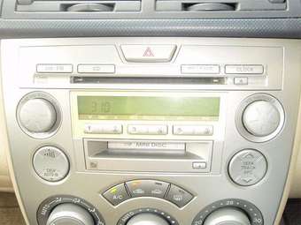 2005 Mazda Demio Pictures