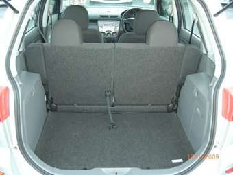 2005 Mazda Demio Pictures