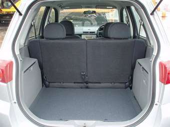 2005 Mazda Demio Photos