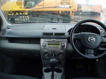 2005 Mazda Demio Pictures