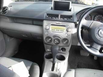 2005 Mazda Demio Photos