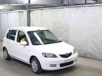 2005 Mazda Demio Images