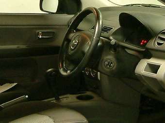 2005 Mazda Demio Pictures