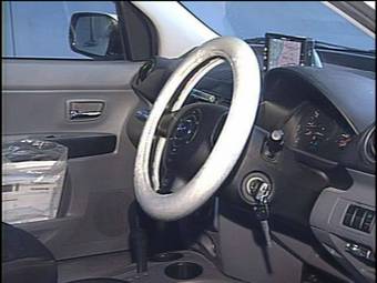 2005 Mazda Demio Images