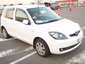 2005 Mazda Demio Pics