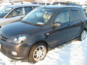 2005 Mazda Demio Pictures